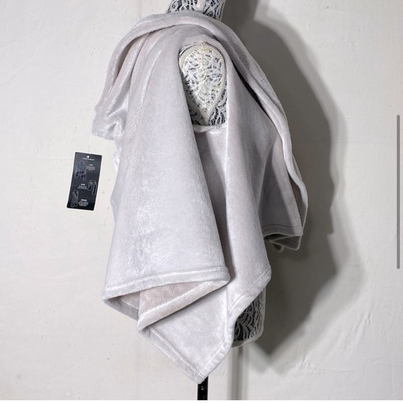 5/$25 La Vie En Rose Super Light Pink Faux Sherpa Cape Scarf Wrap - Picture 5 of 16